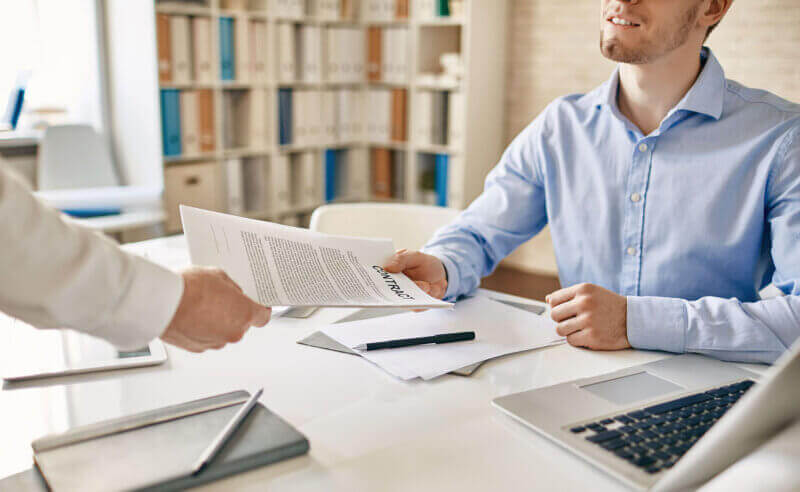 IT Support Contract Two men exchanging an IT Support Contract with SLA