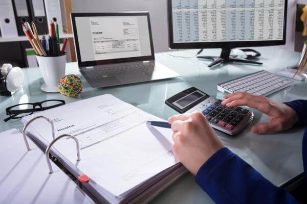 IT-Support-Accountants IT Support for Accountants wit a laptop and calculator